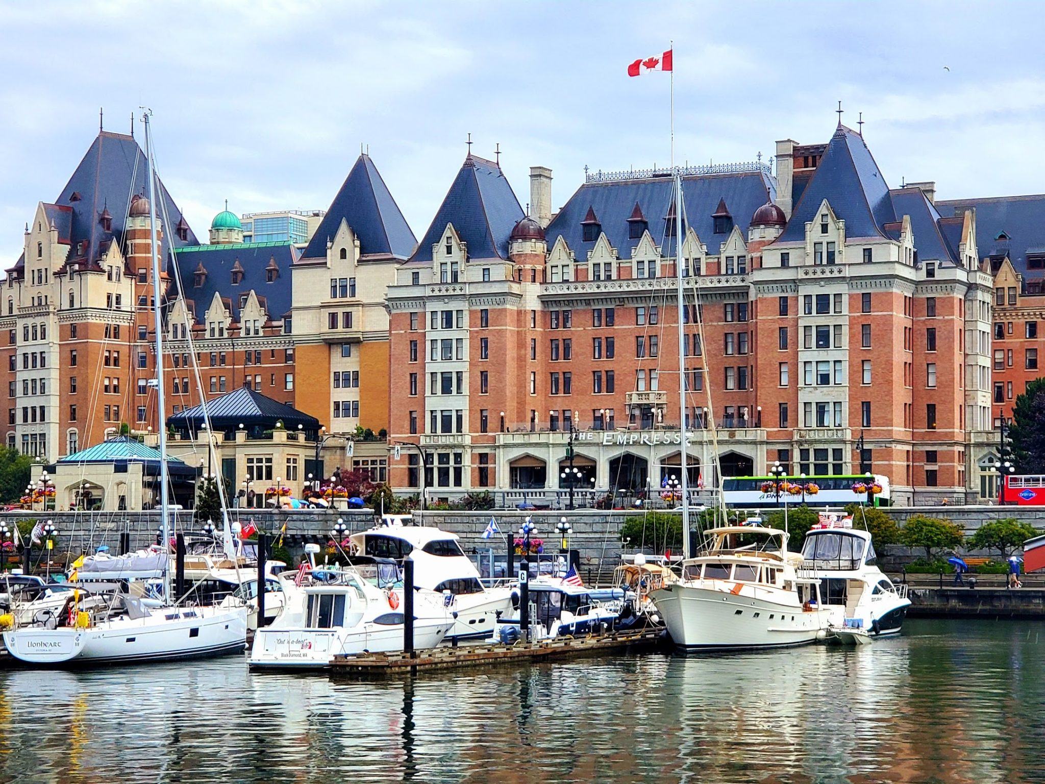 victoria island tour from vancouver